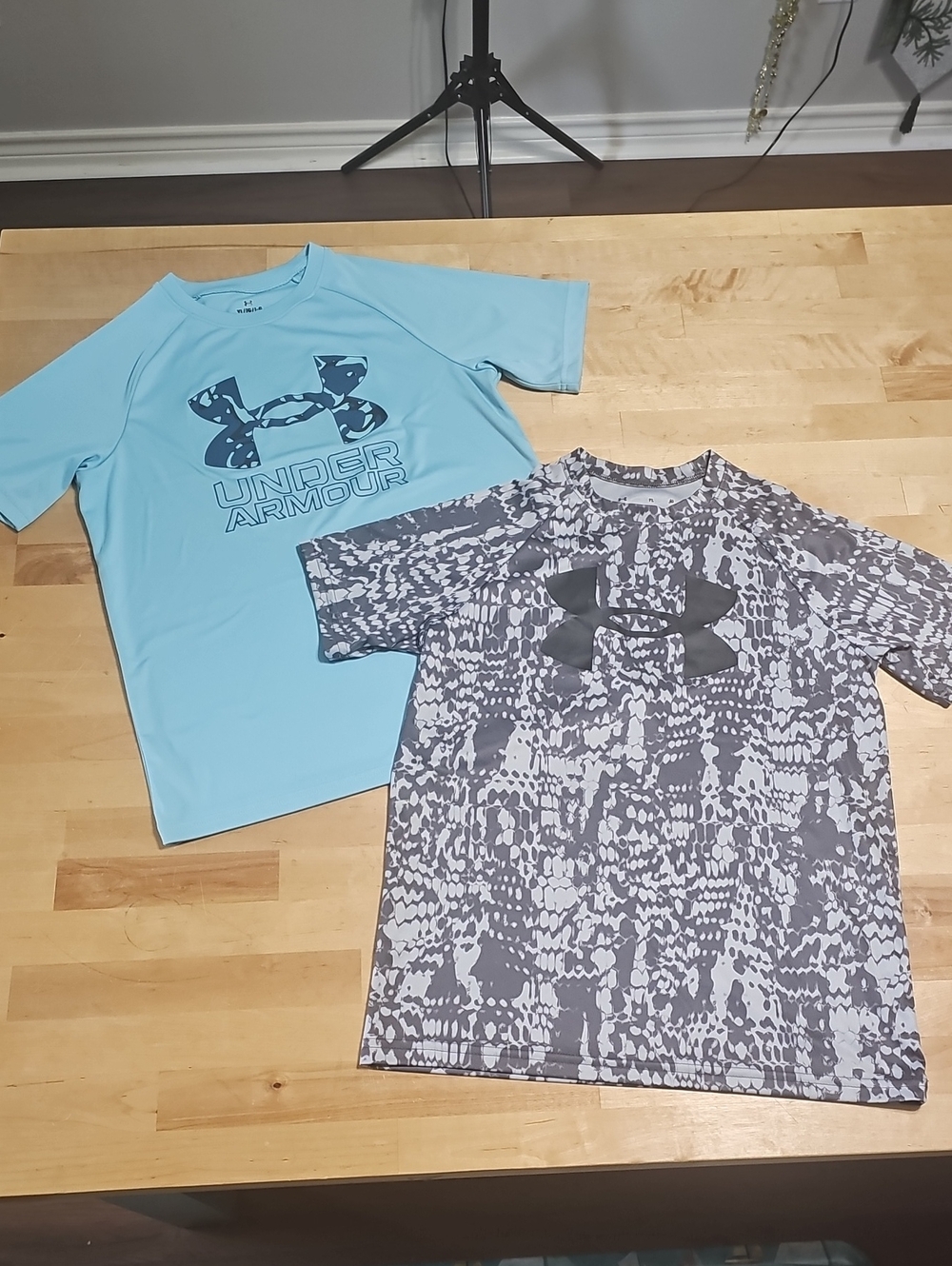 Under Armour Boys Larg (14/16) Short Sleeve Activewear Tees Lot of 2